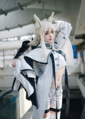 欧美黄色晚礼服_4K手机免费观看完整